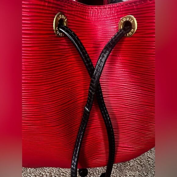 AUTH LOUIS VUITTON EPI LEATHER NOE- BLACK AND RED - Picture 12 of 16